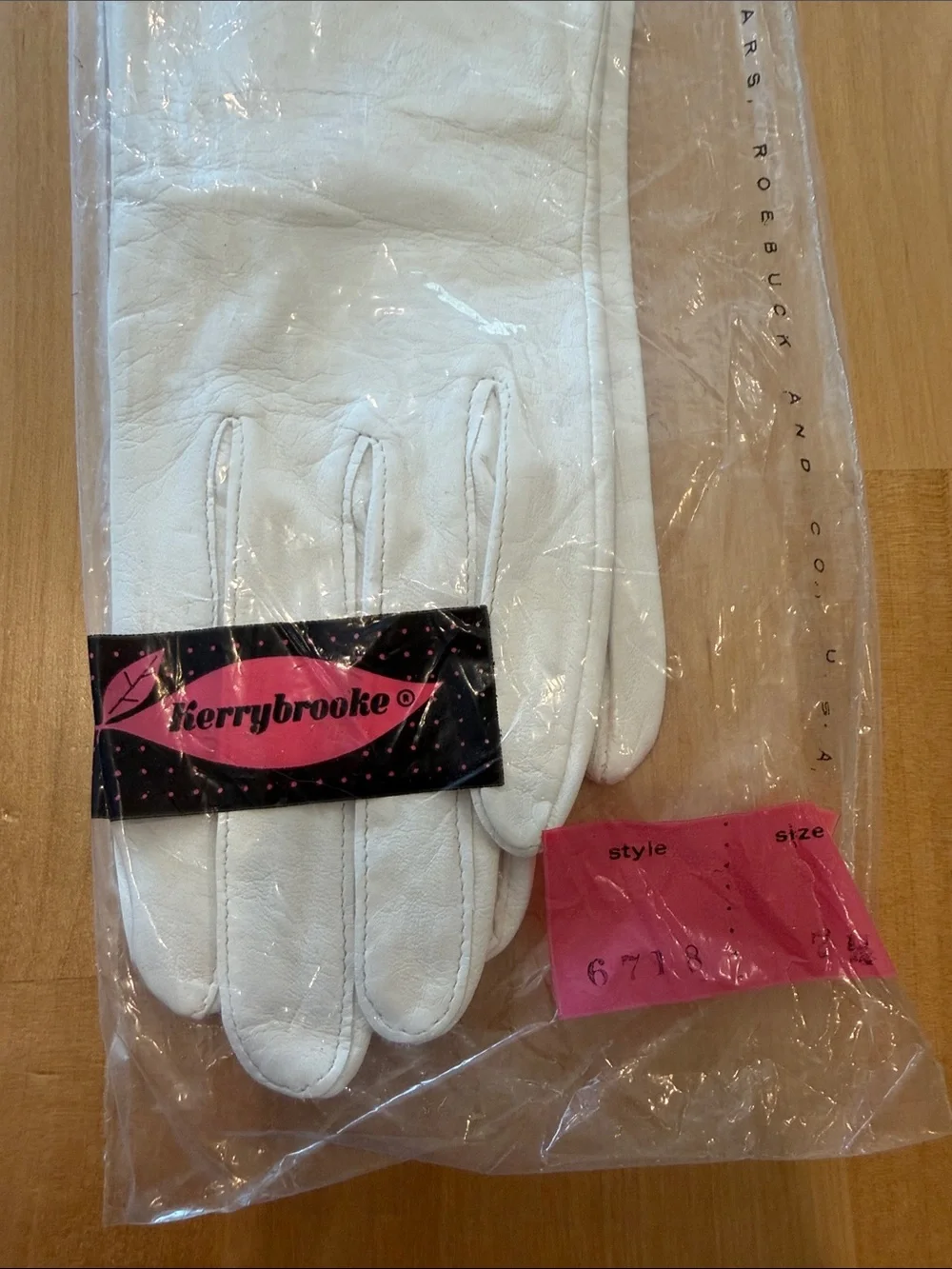 Vintage new in package White Leather Gloves with Embroidered Detail